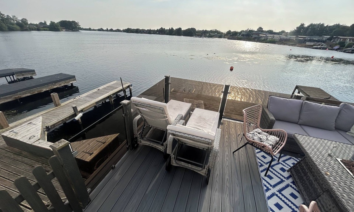 Tattershall Cabin | Luxury lakeside lodge with hot tub and sunset views. Pet friendly, 3 bedrooms