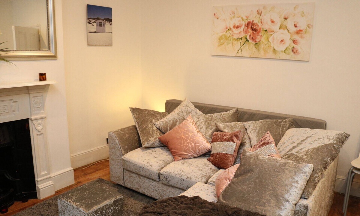 Woodhouse Apartment | Massive Flat close to central London