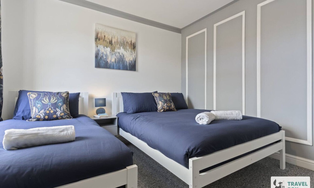 Newark upon Trent House | Mia`s House: Park view +Parking