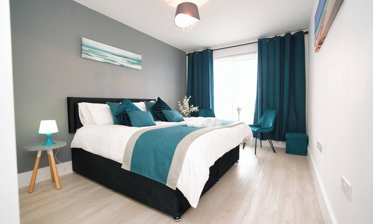 Bletchley House | Milton Keynes 10beds 5 bedrooms contractor family holiday relocation freeparking