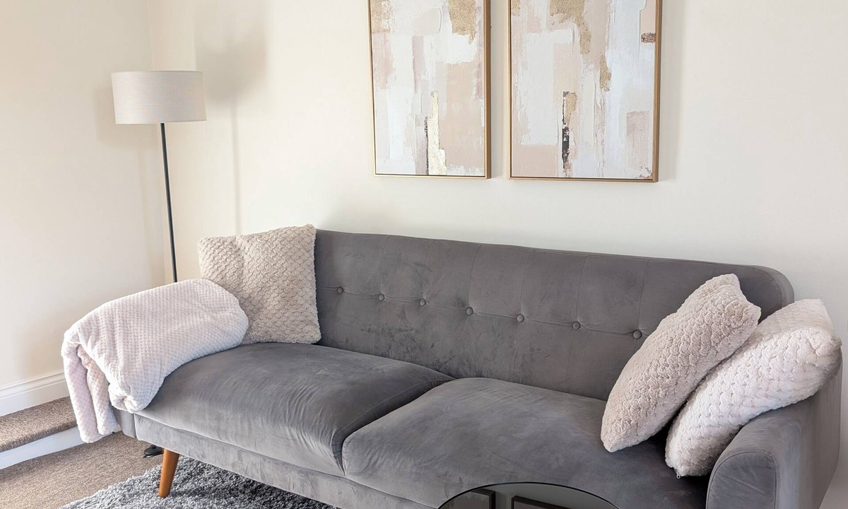 Chapeltown Apartment | Modern 1-Bed Flat Free Parking Near City Centre