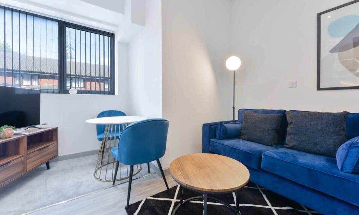 Brierley Hill Apartment | Modern 1BR Dudley Pad with Free Parking