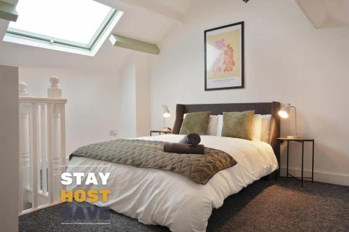 Hillsborough Apartment | Modern 2 Bed Apartment in Hillsborough with FREE On-Street Parking - Hosted by Stay Host Save
