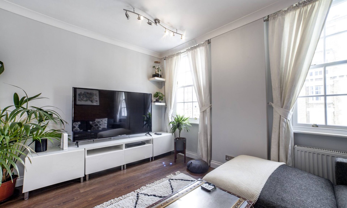 Redcliffe Apartment | Modern 2BR Apt, Chancery Lane