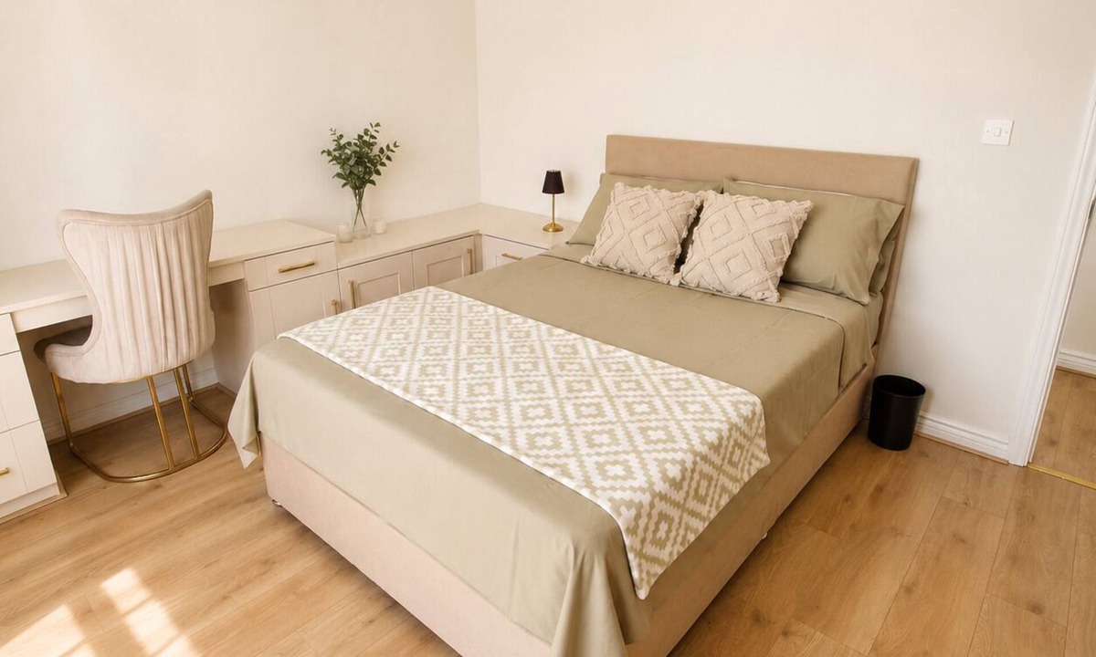 Northampton Apartment | Modern 3-BR Flat in Northampton near Town Centre