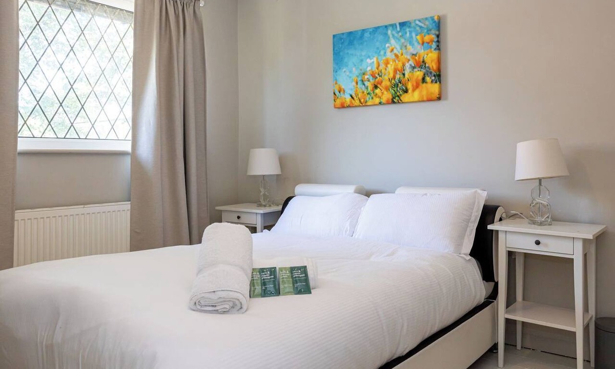 Didsbury House | Modern 3BR Home | Parking | Heart of West Didsbury