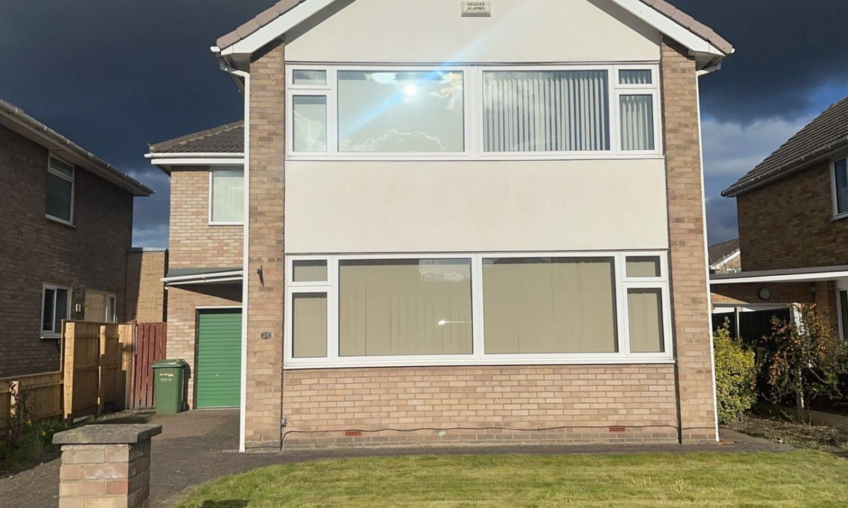 Stockton-on-Tees Apartment | Modern 4 bedroom detached house with private parking families, contractors