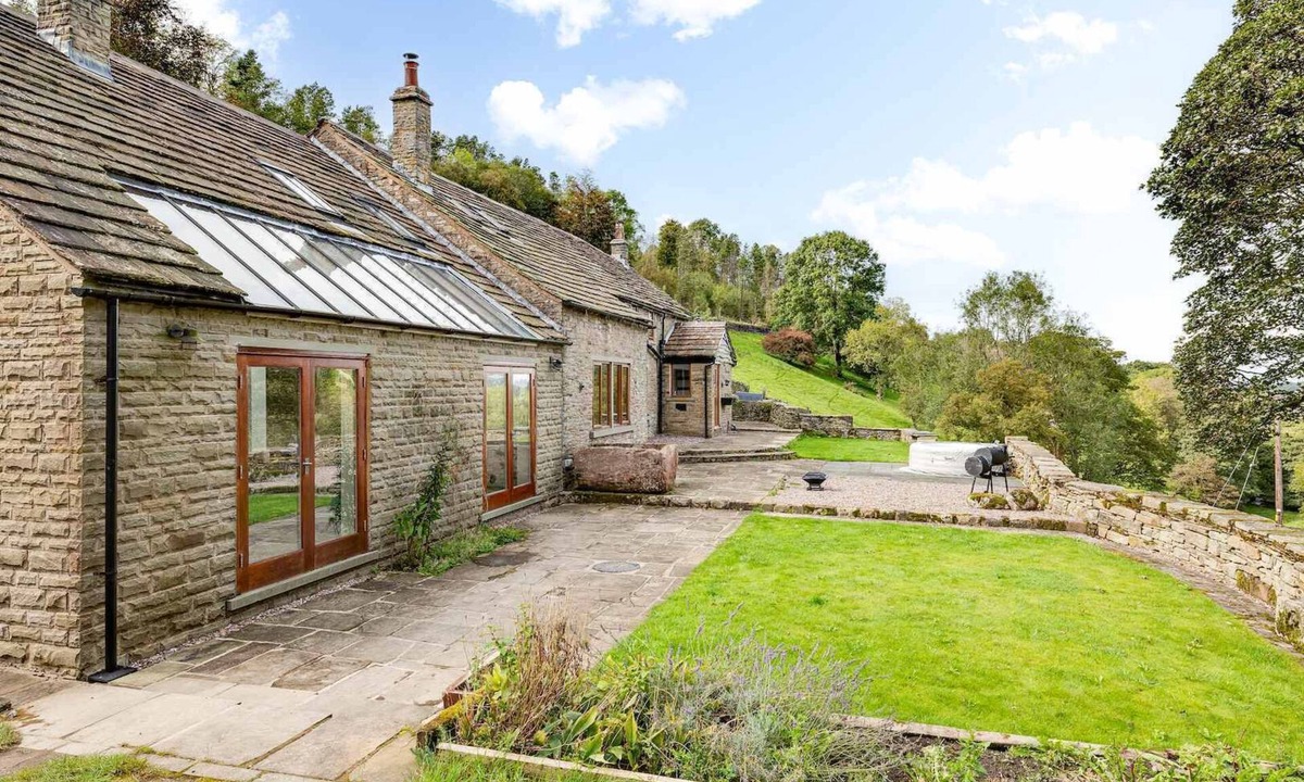 Rainow House | Modern 6 Bedroom home in Cheshire, sleeps 12