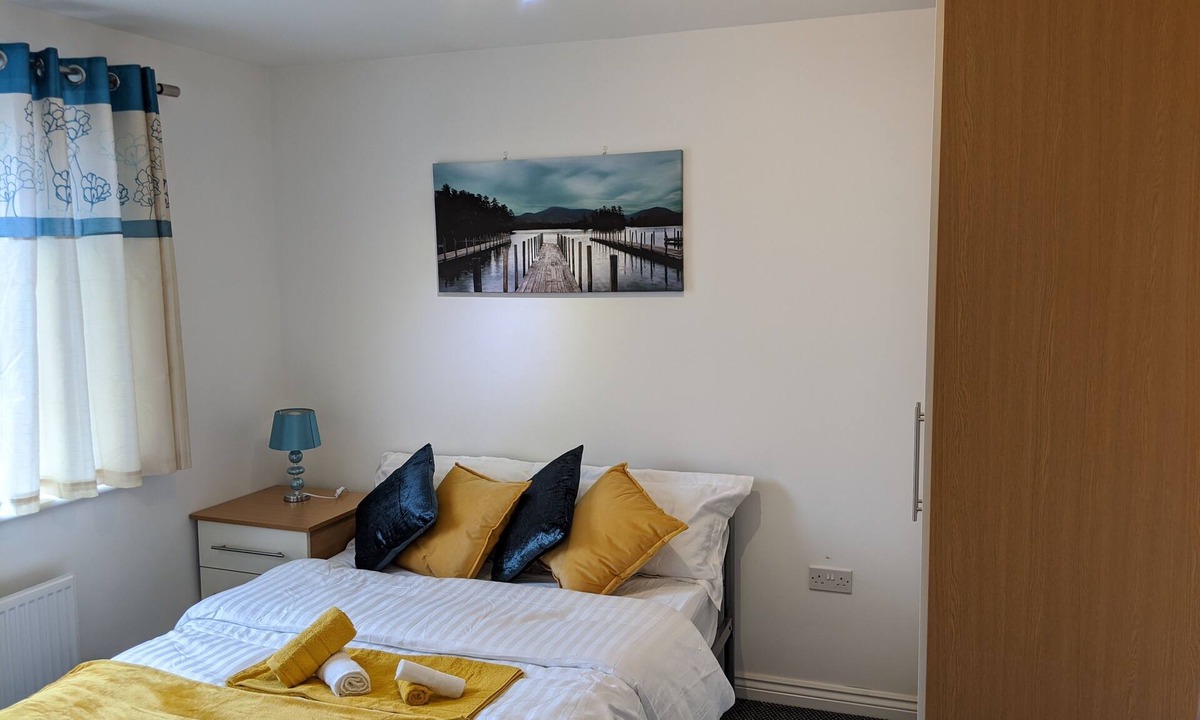 Coventry Apartment | Modern apartment with Parking/En-suite/WiFi/Netflix