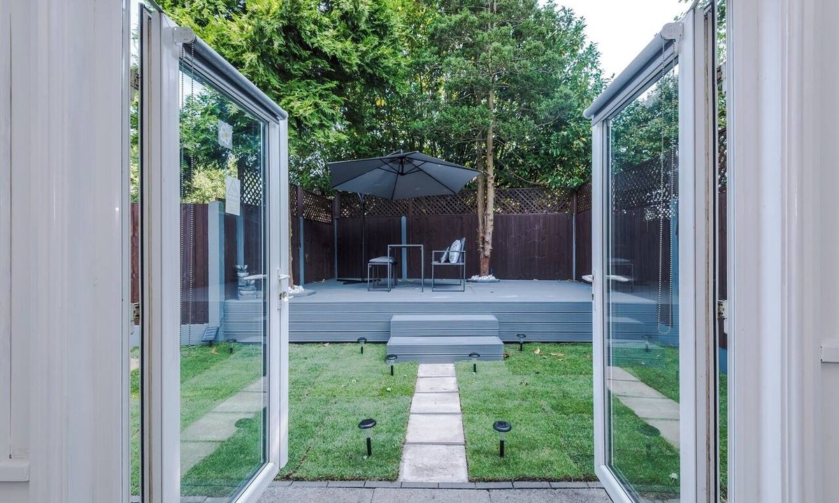 Manchester House | Modern Chorlton Home | Parking | City and Airport