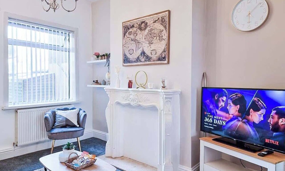 Cleethorpes House | Modern Contractor House near Beach & Gaming Room