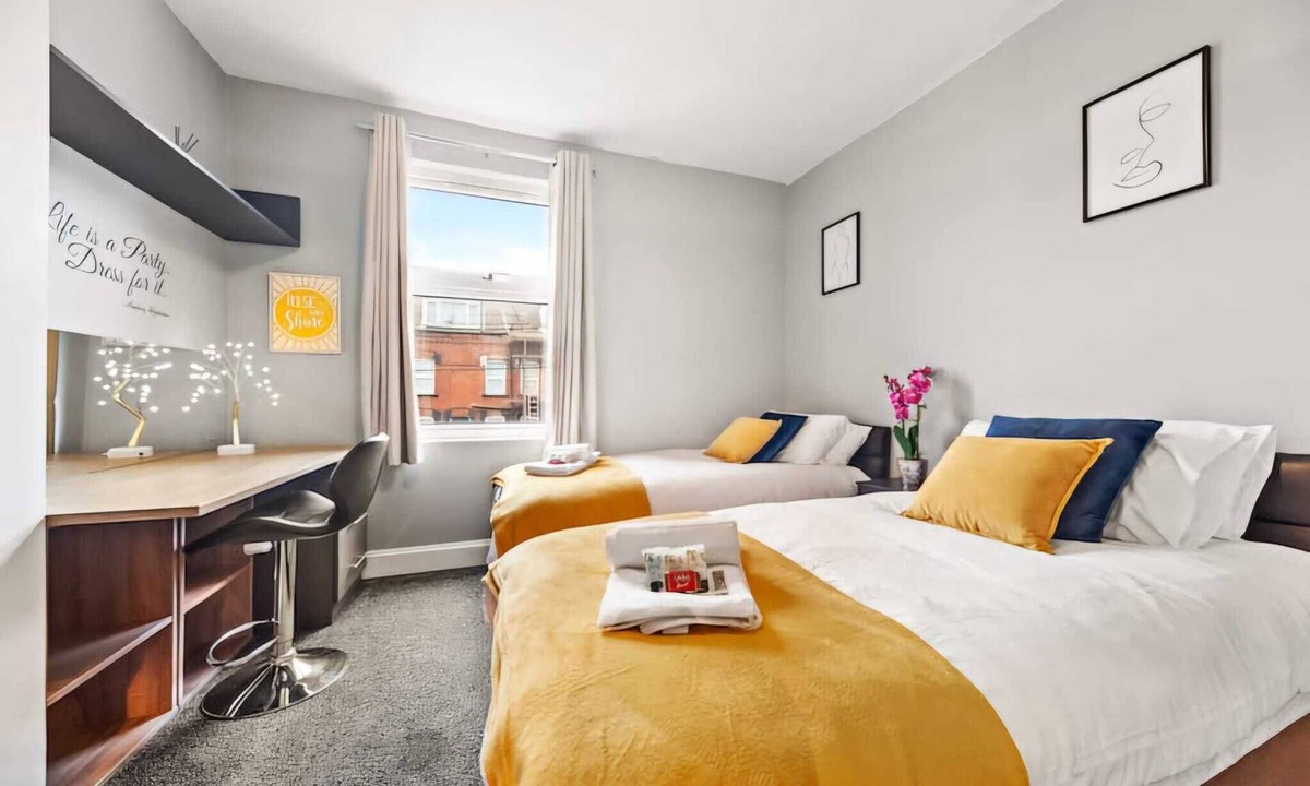 Harehills House | Modern Cosy Home In Leeds - 6 mins to Leeds City Centre, Free Parking, Wi-Fi