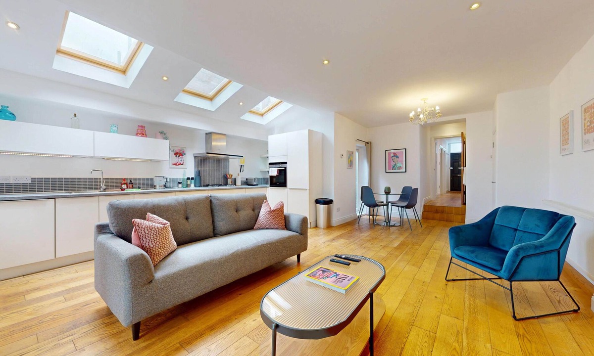 Kilburn House | Modern Home w/Garden 4 Min Walk to Kilburn Station