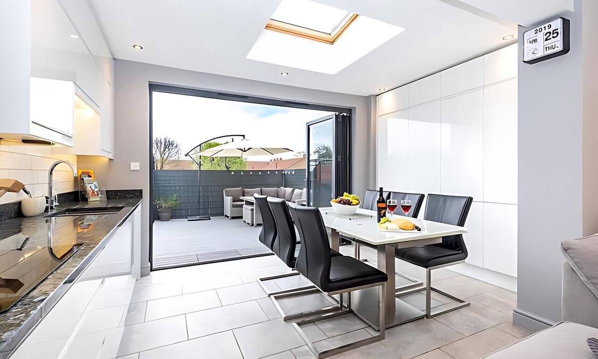 Heworth Apartment | Modern Minimalist 3-Bed Duplex Apartment in York - Pass The Keys