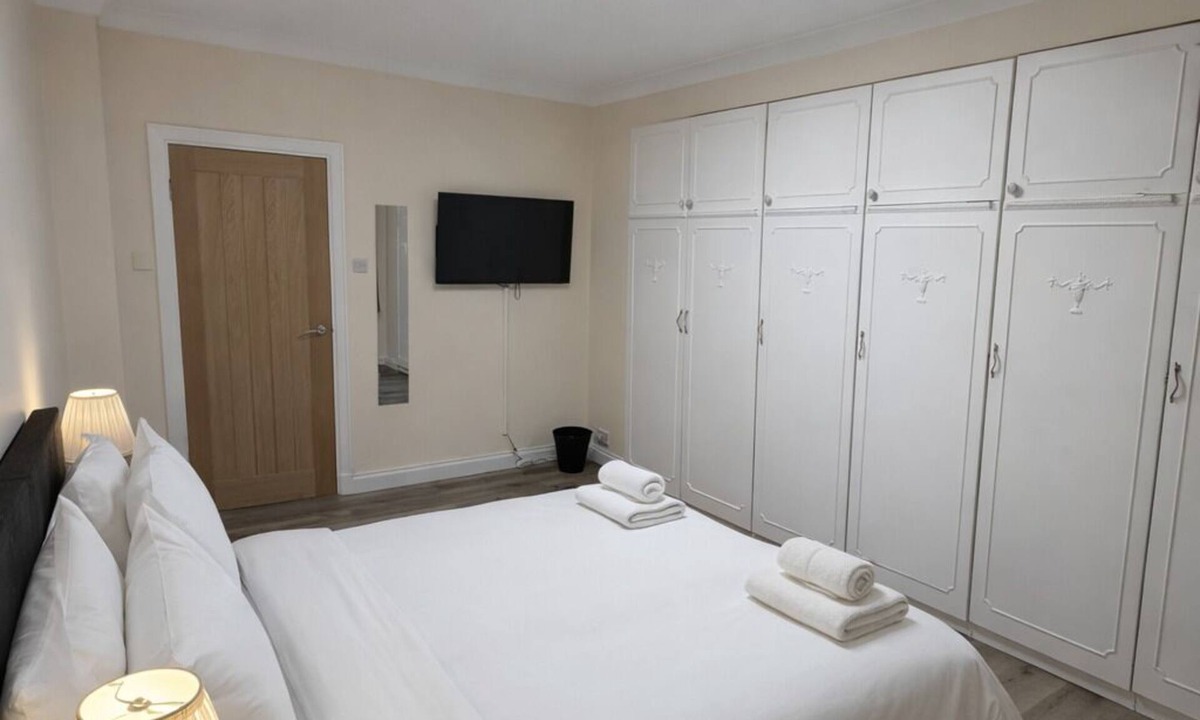 Rusholme Apartment | Modern & Stylish 2BR Apartment, Nearby Manchester City Centre