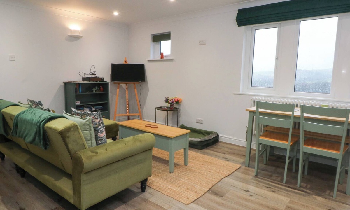 New Mill Cottage | MOORVIEW, pet friendly, with a garden in Holmfirth