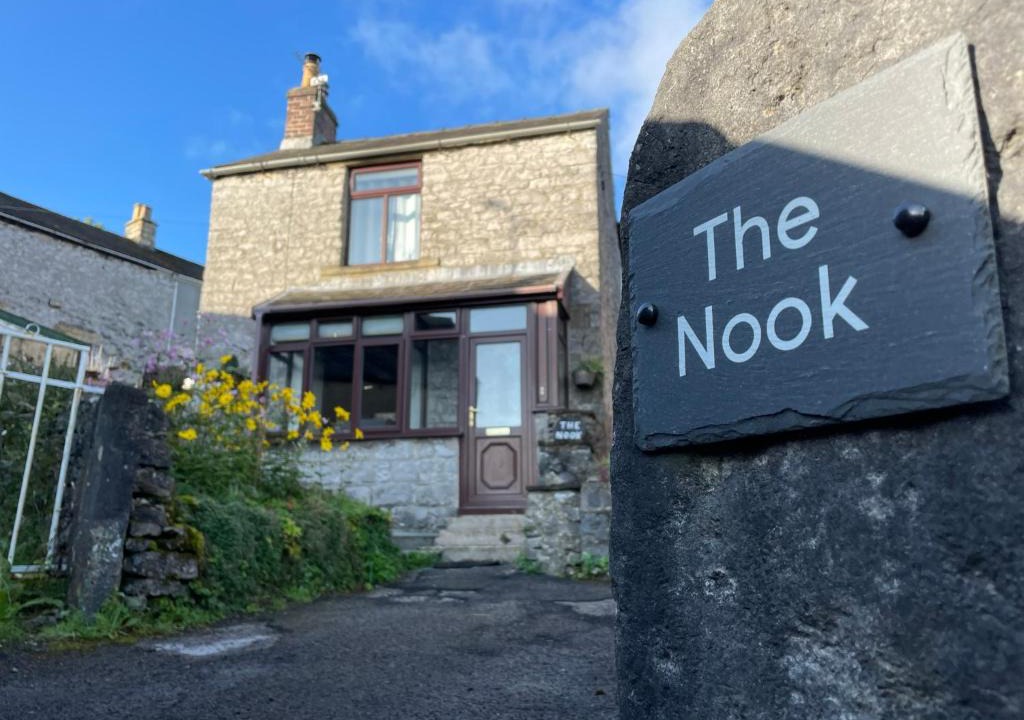 Taddington House | Muddy Paws Cottages - The Nook
