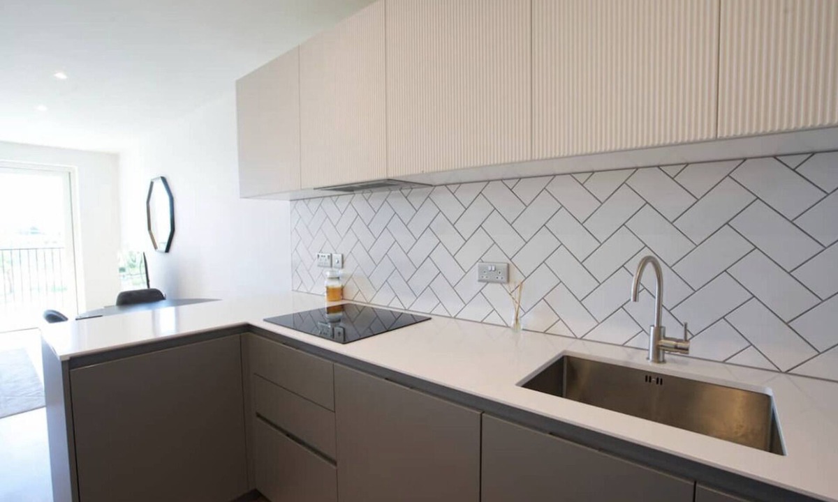 Southall Broadway Apartment | New Bright 1Bed within 7minutes of Elizabeth Line!