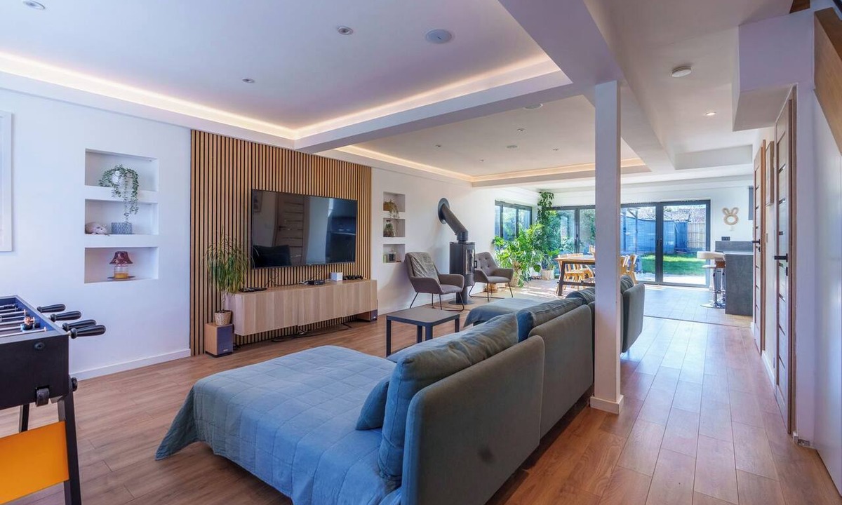Totton House | New Forest Retreat | Sauna, Gym, Cinema & Parking