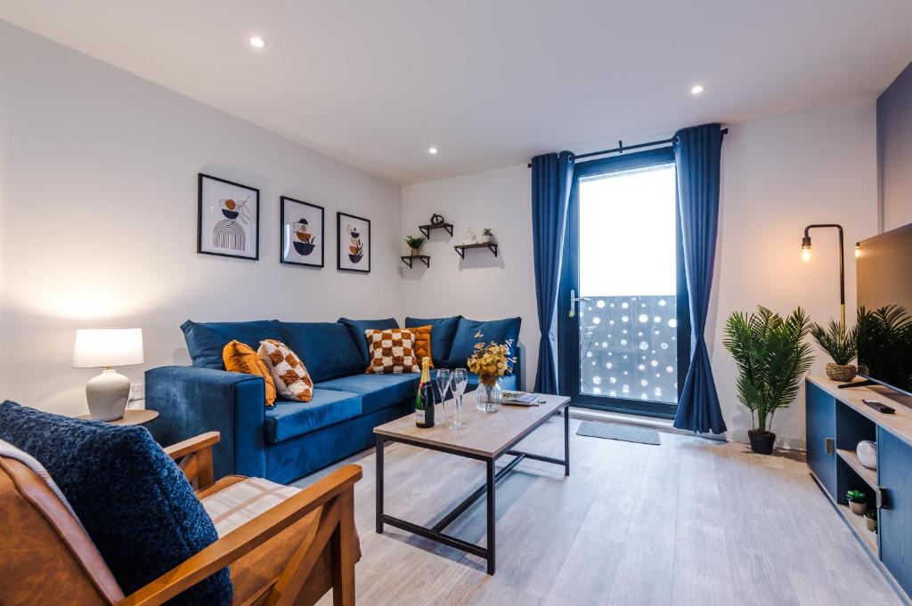 Vauxhall Apartment | NEW! Pristine 2-Bed Flat on Liverpool by 53 Degrees Property, Amazing Location, Sleeps 6!