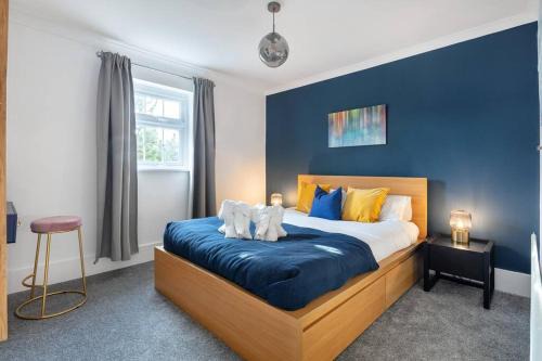 Windsor City Centre House | Newly Renovated 2 Bed Cottage - Long Stay Reduce Rate