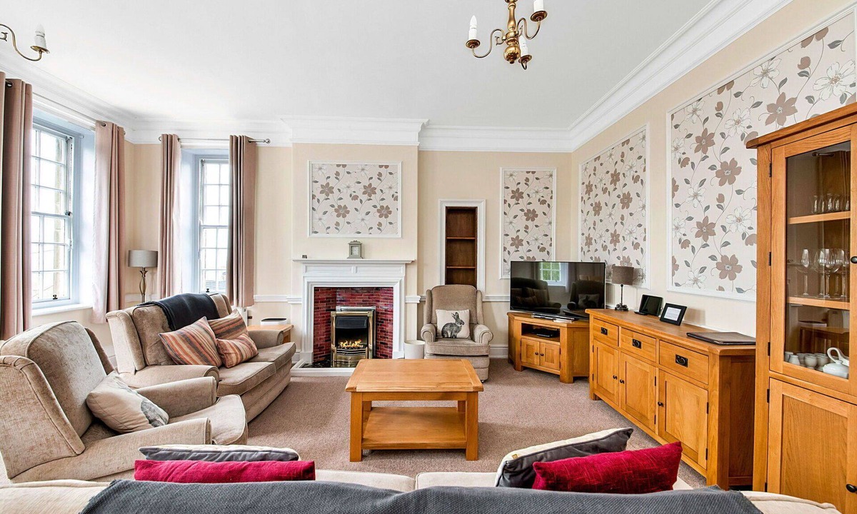 Thirsk Apartment | Nice apartment for 6 guests with hot tub, WIFI, pool and terrace