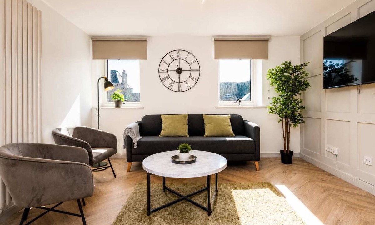 Galashiels Apartment | Nr Gala Water walks & countryside trails -WiFi-5BR