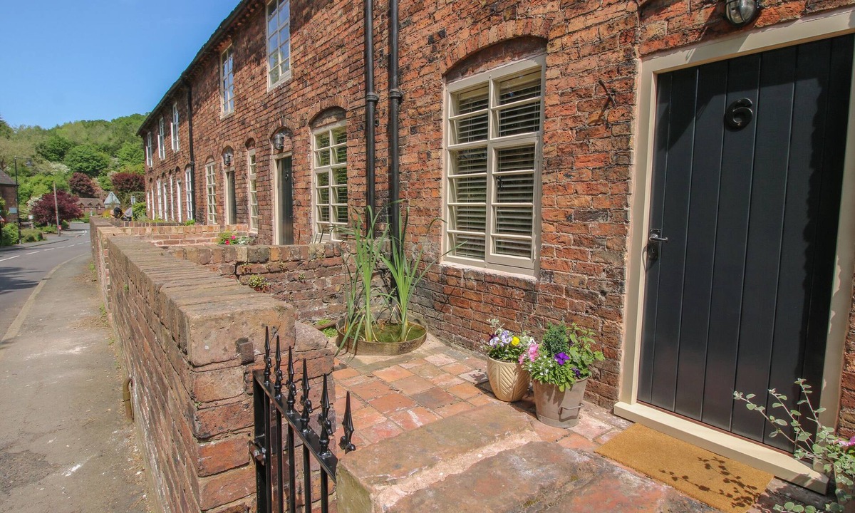 Coalbrookdale House | NUMBER 6, pet friendly, character holiday cottage in Ironbridge
