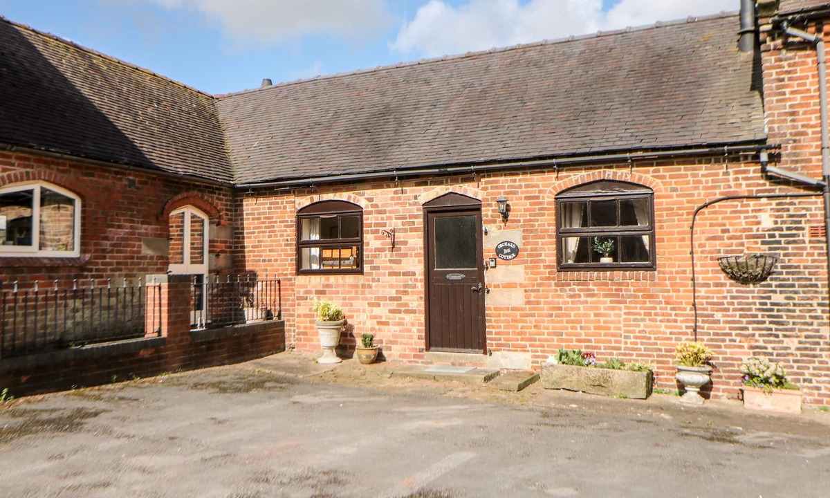 Ashbourne Cottage | ORCHARD COTTAGE, pet friendly, character holiday cottage in Edlaston