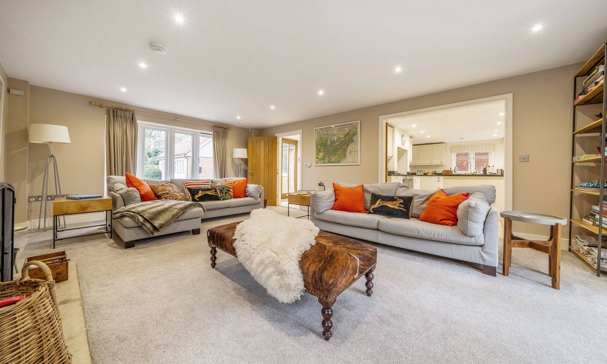 Burnham Market Cottage | Orchard House 3 bedrooms - sleeps 6 guests in 3 bedrooms