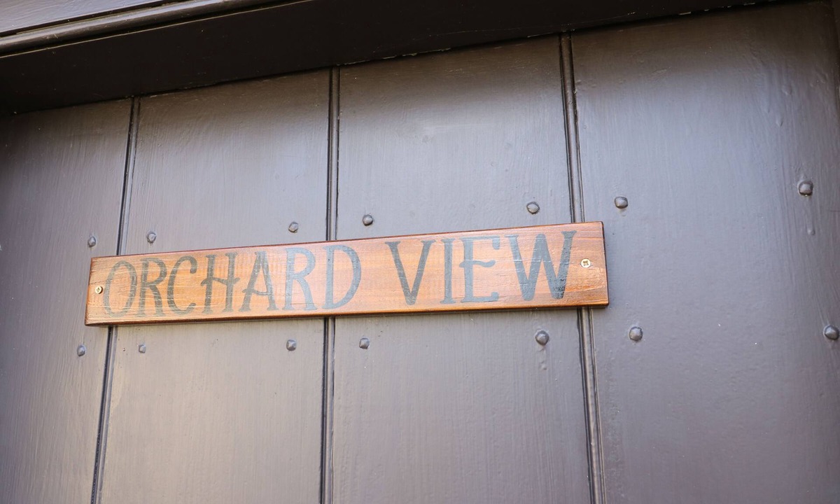 South Wingfield Cottage | ORCHARD VIEW, pet friendly, character holiday cottage in Oakerthorpe