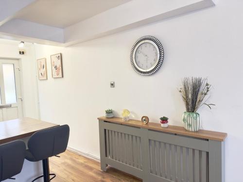 Cray Valley East Apartment | Orpington Cozy Hideaway 2 Bedroom apartment with garden and free Parking