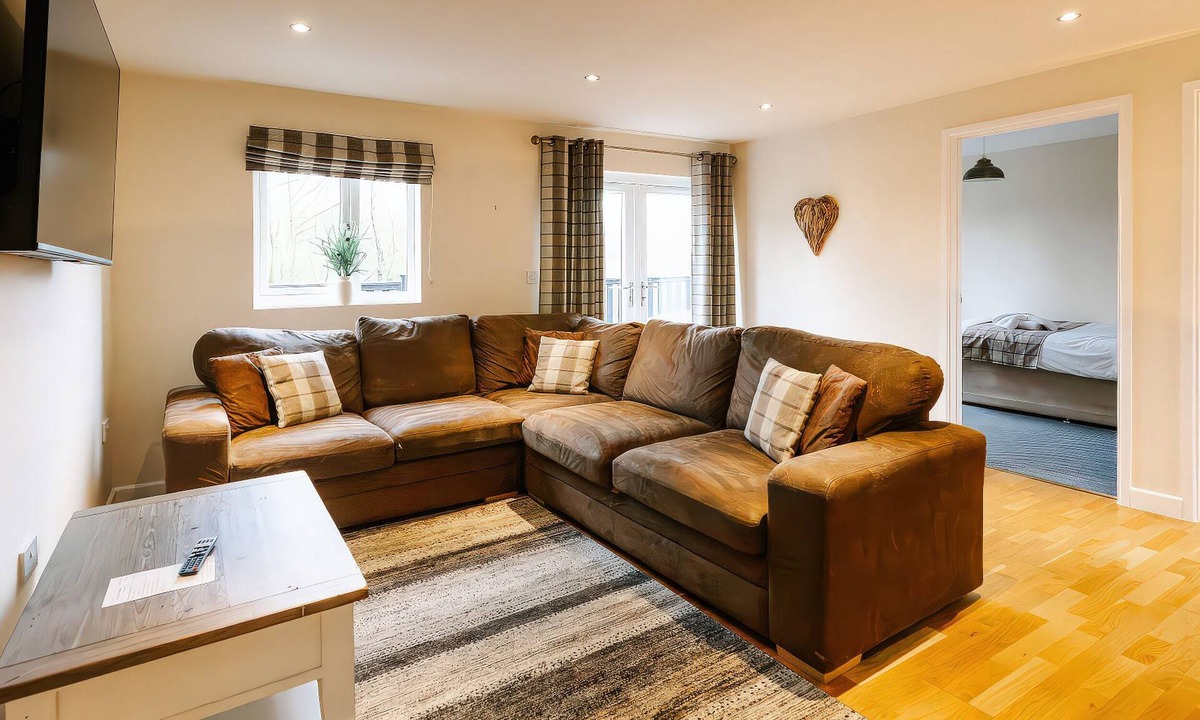 Broughton Cottage | PADDINGTON LODGE, with hot tub in Brigg