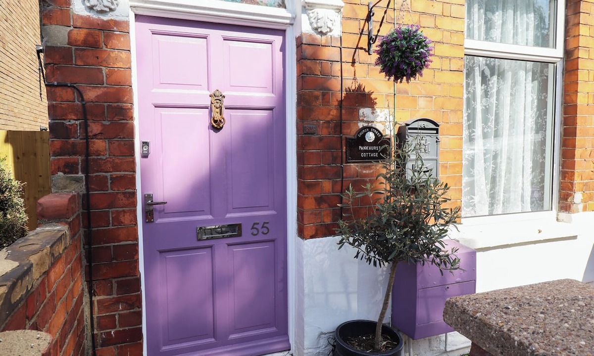 Louth Cottage | PANKHURST COTTAGE, pet friendly, with a garden in Louth