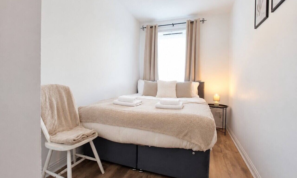Restalrig Apartment | Parking|Sleeps 8| 3 Bedroom House| City Centre