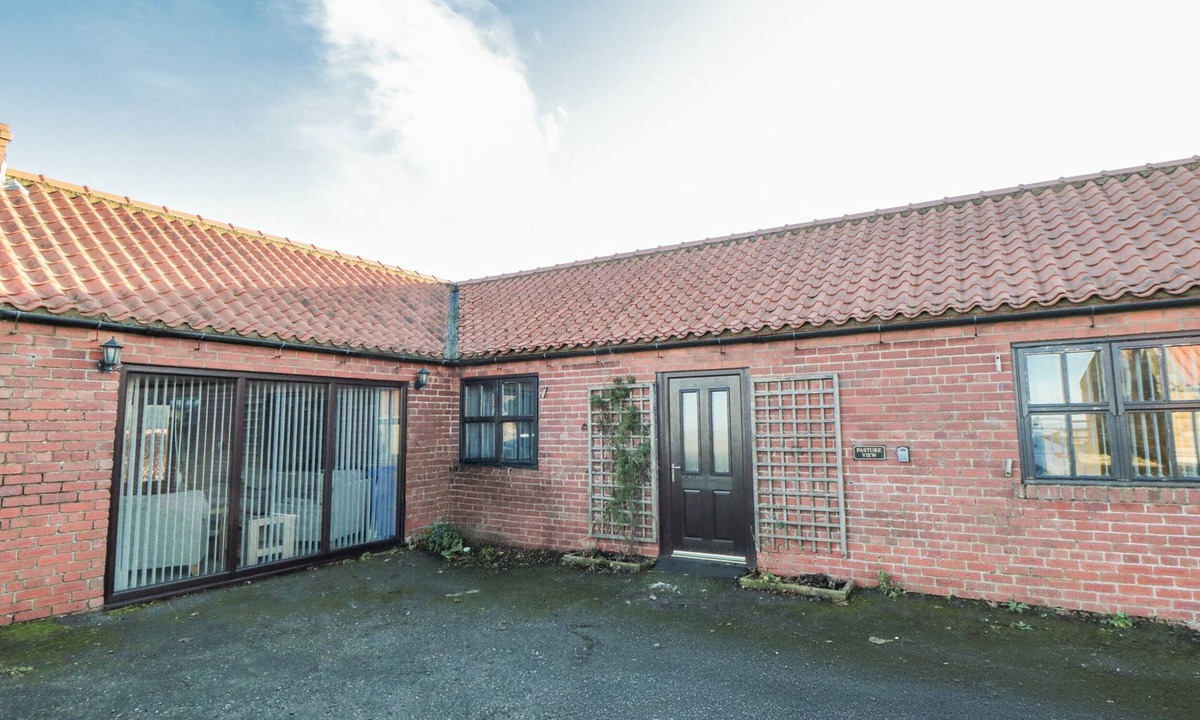 Sneaton Cottage | PASTURE VIEW, pet friendly, character holiday cottage in Whitby