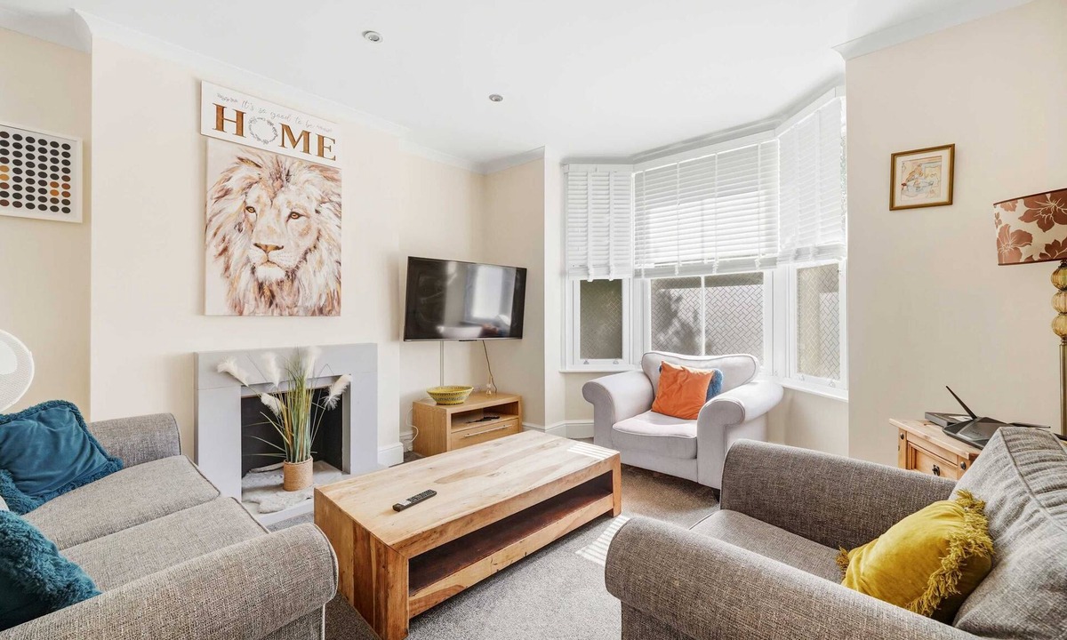 Aylesbury House | Peaceful 4-Bed Home in Aylesbury