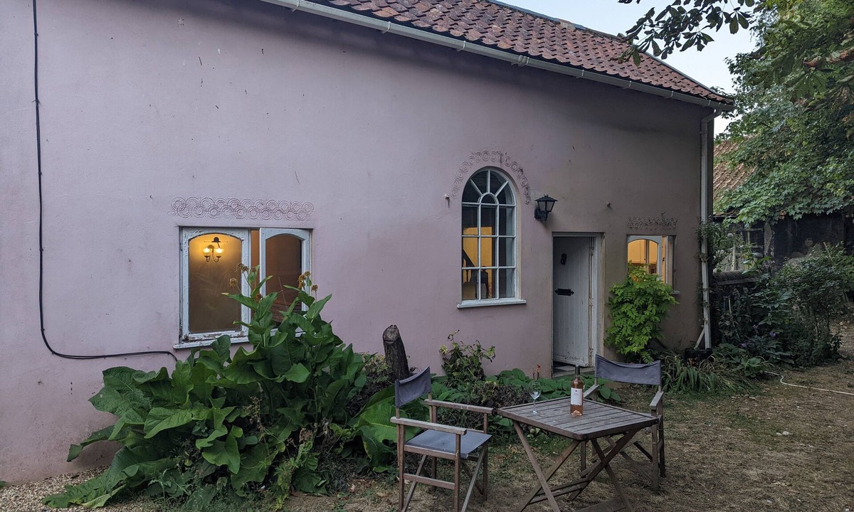 Bressingham Cottage | Peaceful stay in rural Norfolk surrounded by trees and animals