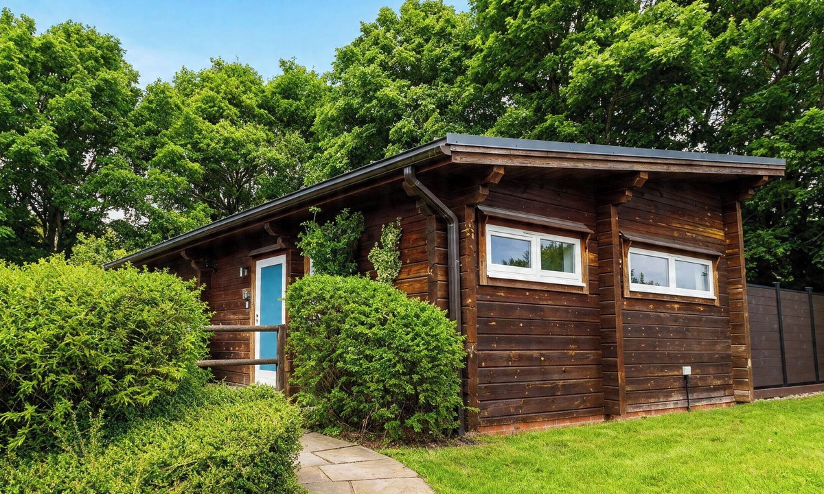 Carlton Miniott Cottage | PINE LODGE SPA PET, pet friendly, with pool in Thirsk
