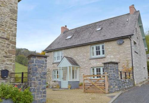Llanybri House | Plas Y Deri - Charming 400 year old cottage in beautiful rural setting, a perfect base to explore West Wales