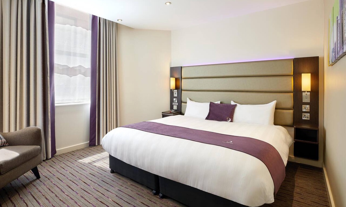 Stevenage Hotel | Premier Inn Stevenage North