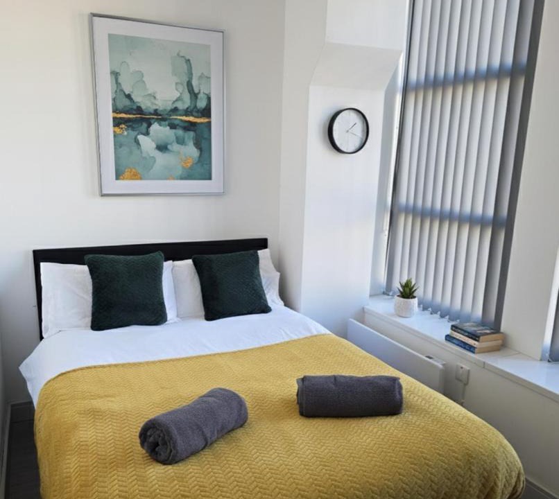Desborough Apartment | Premium 1 & 2 Bed Apartment - Desborough - Kettering - Sleeps up to 5 - Free Parking, - WIFI - Contractors, Professionals, Families and Relocators - By The Home Makers Hub