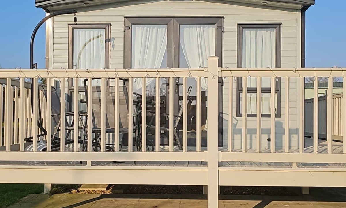 Hunstanton Cabin | Premium Caravan - Sleeps 6 - Parking - Pool