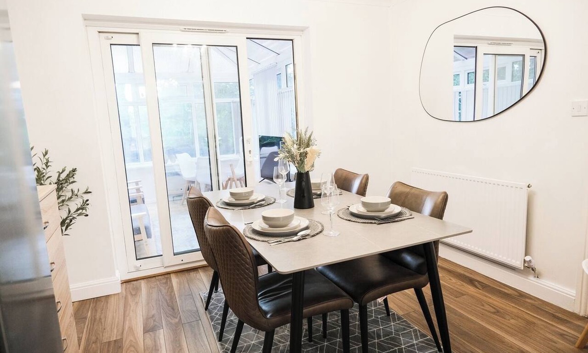 Rochdale House | Premium Family and Contractor Free Park | EV Charger