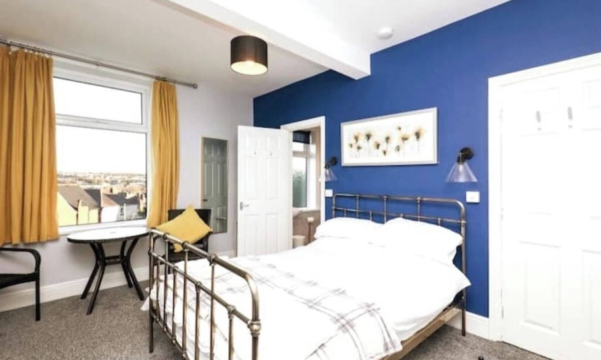Hillsborough House | Private Ensuite Room at Serene Homes Sheffield