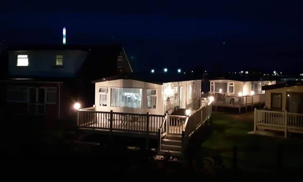 Skegness Cabin | Purple Palace, 3-bed Caravan, Ingoldmells