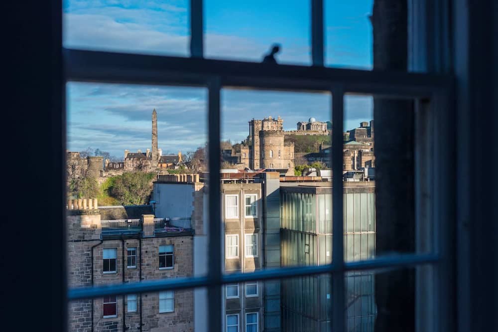 Old Town Apartment | Quiet, central 2 bedroom Royal Mile gem