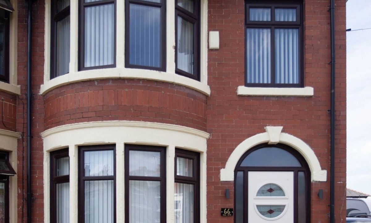 Higher Walton House | Quiet residence@M6-Preston, Chorley & Samlesbury - driveway for off road parking