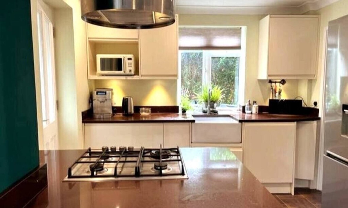 Woking House | Relaxing 2BD Retreat w/Garden and Spacious Comfort