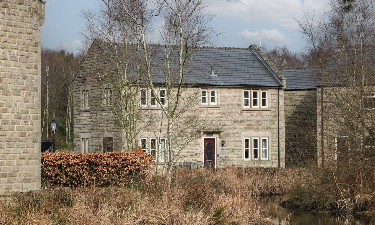 Holestone Moor Cottage | RIBER, family friendly, character holiday cottage in Two Dales